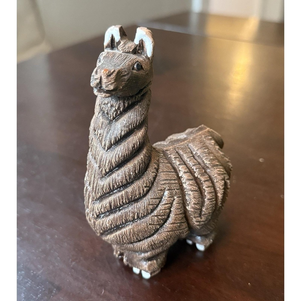 Artesania Rinconada Llama-Hand Crafted from Clay Made in Uruguay 4.5"